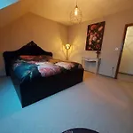 Hescheld With Private Jacuzzi Holiday home *