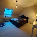 Holiday home Hescheld With Private Jacuzzi