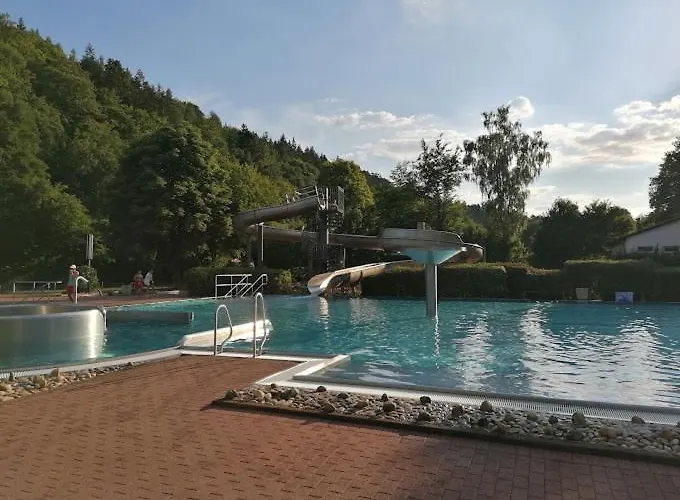 Hescheld With Private Jacuzzi بيت للعطل